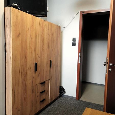 Go Hostel Rewolucji Лодзь Екстер'єр фото