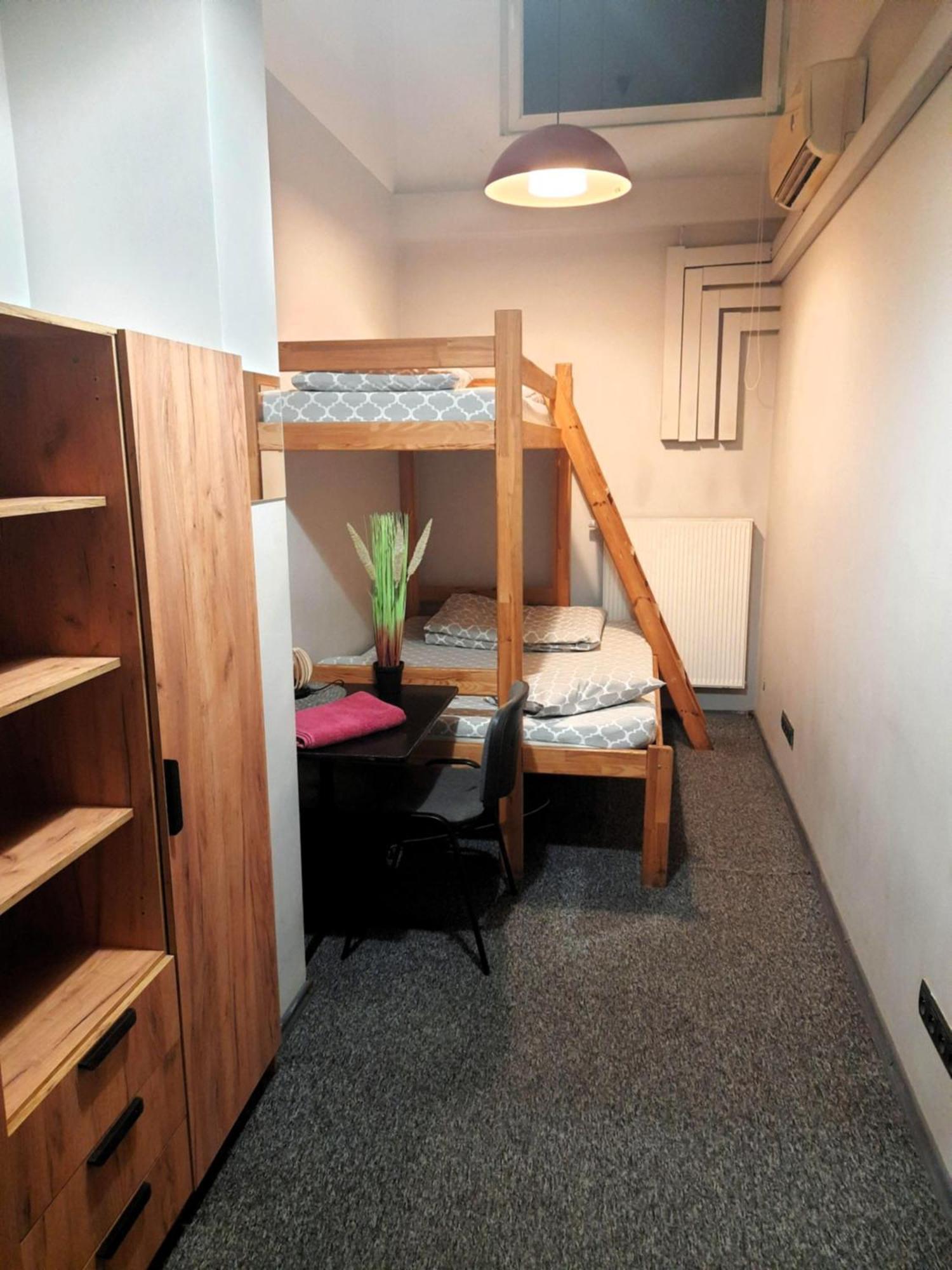 Go Hostel Rewolucji Лодзь Екстер'єр фото