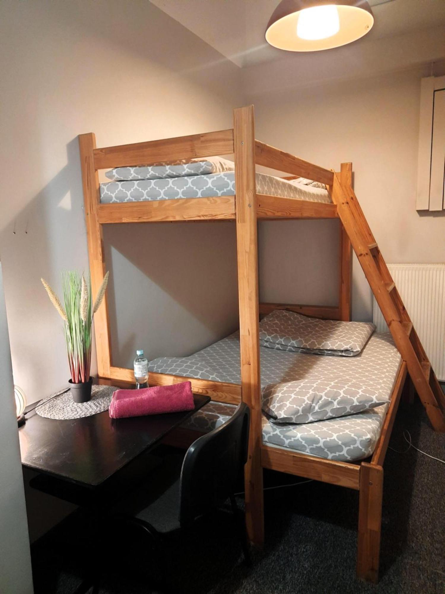 Go Hostel Rewolucji Лодзь Екстер'єр фото