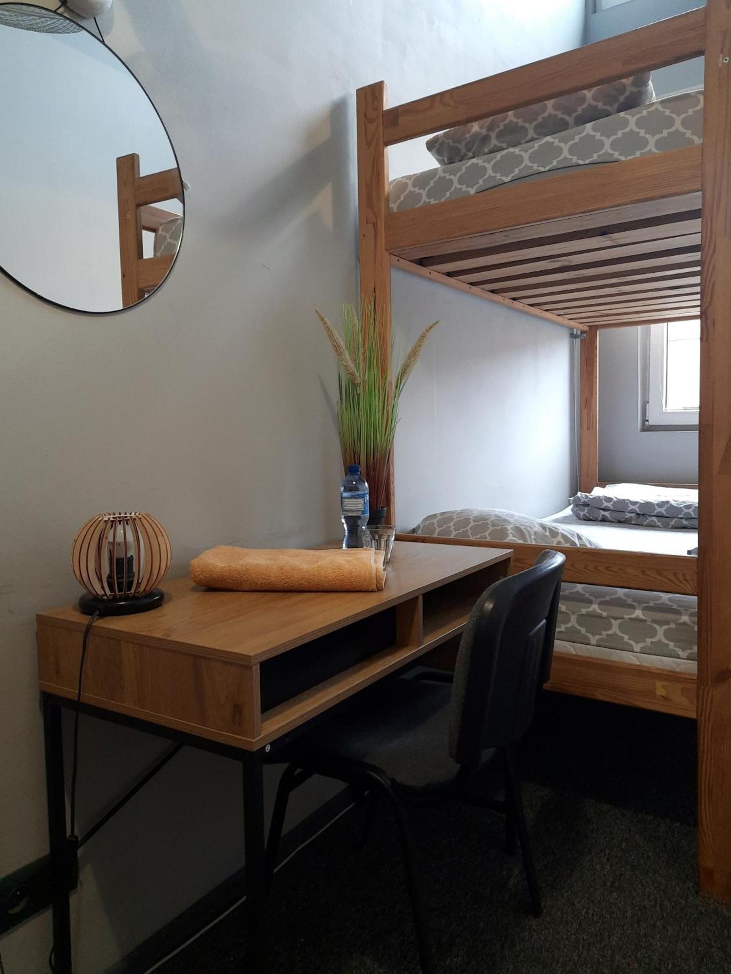 Go Hostel Rewolucji Лодзь Екстер'єр фото