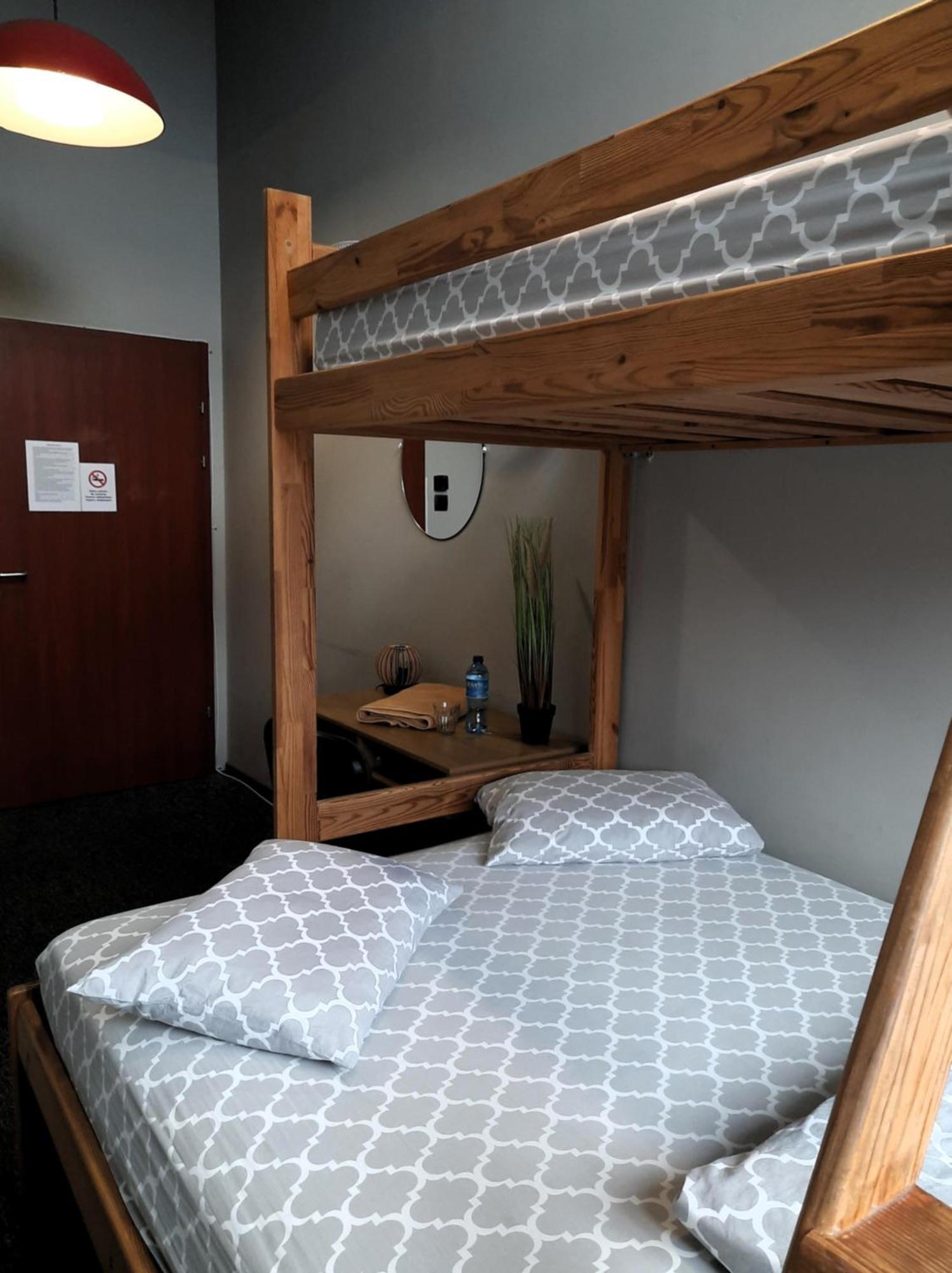 Go Hostel Rewolucji Лодзь Екстер'єр фото