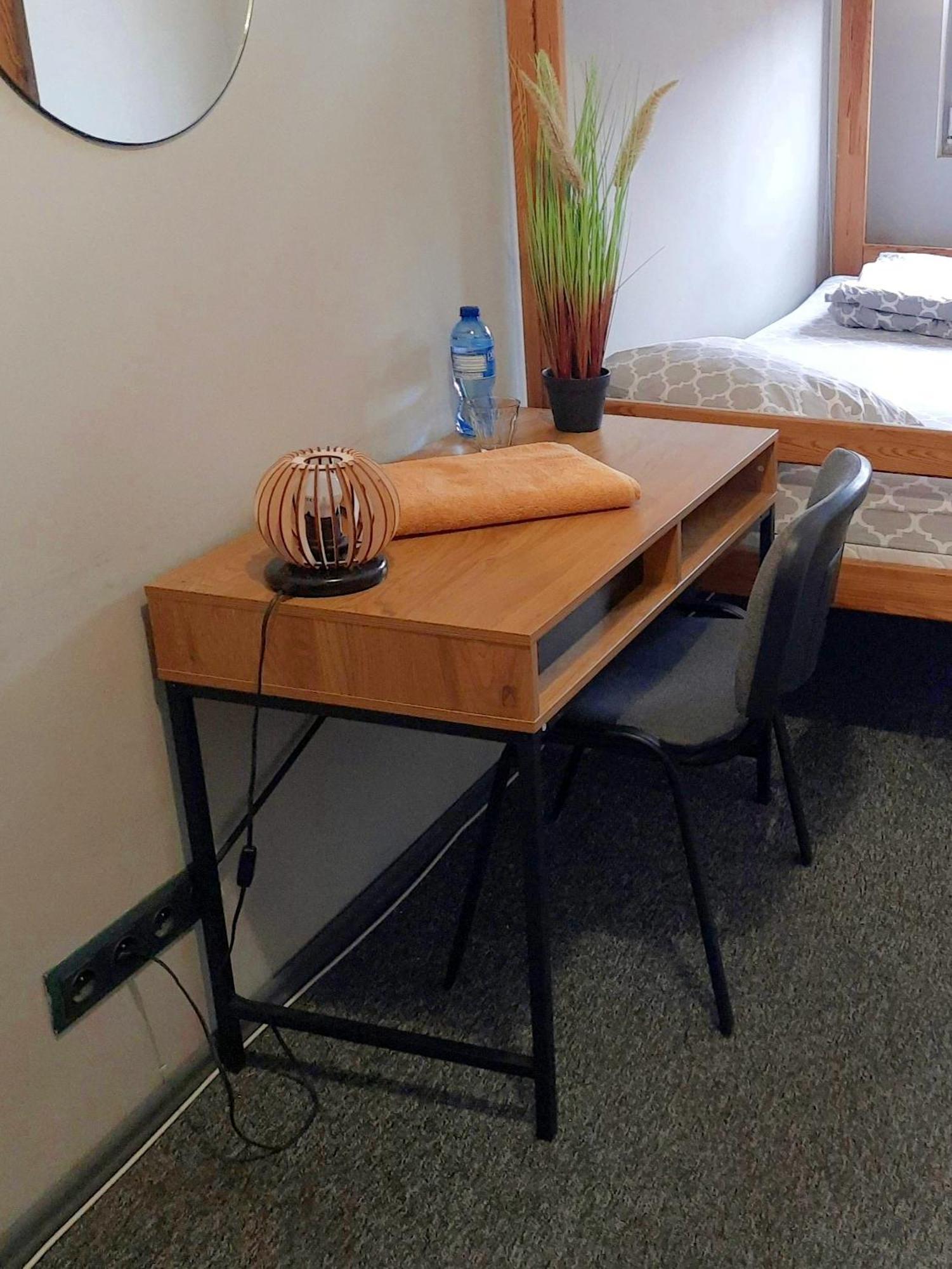 Go Hostel Rewolucji Лодзь Екстер'єр фото