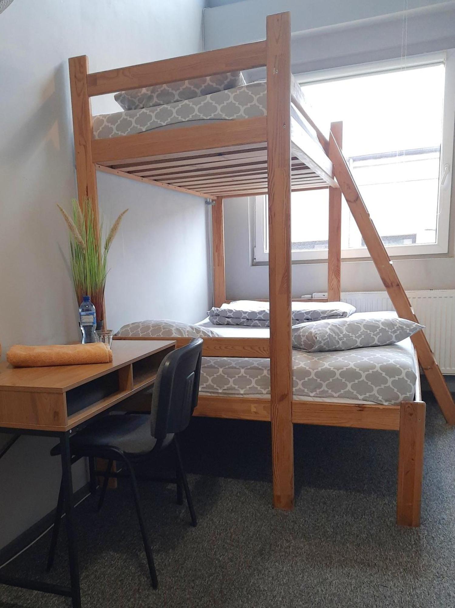 Go Hostel Rewolucji Лодзь Екстер'єр фото