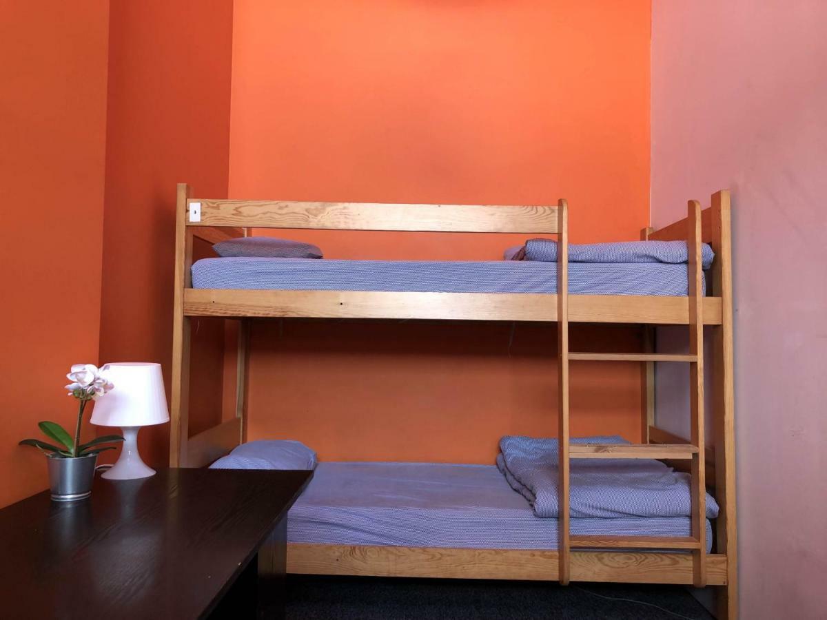 Go Hostel Rewolucji Лодзь Екстер'єр фото